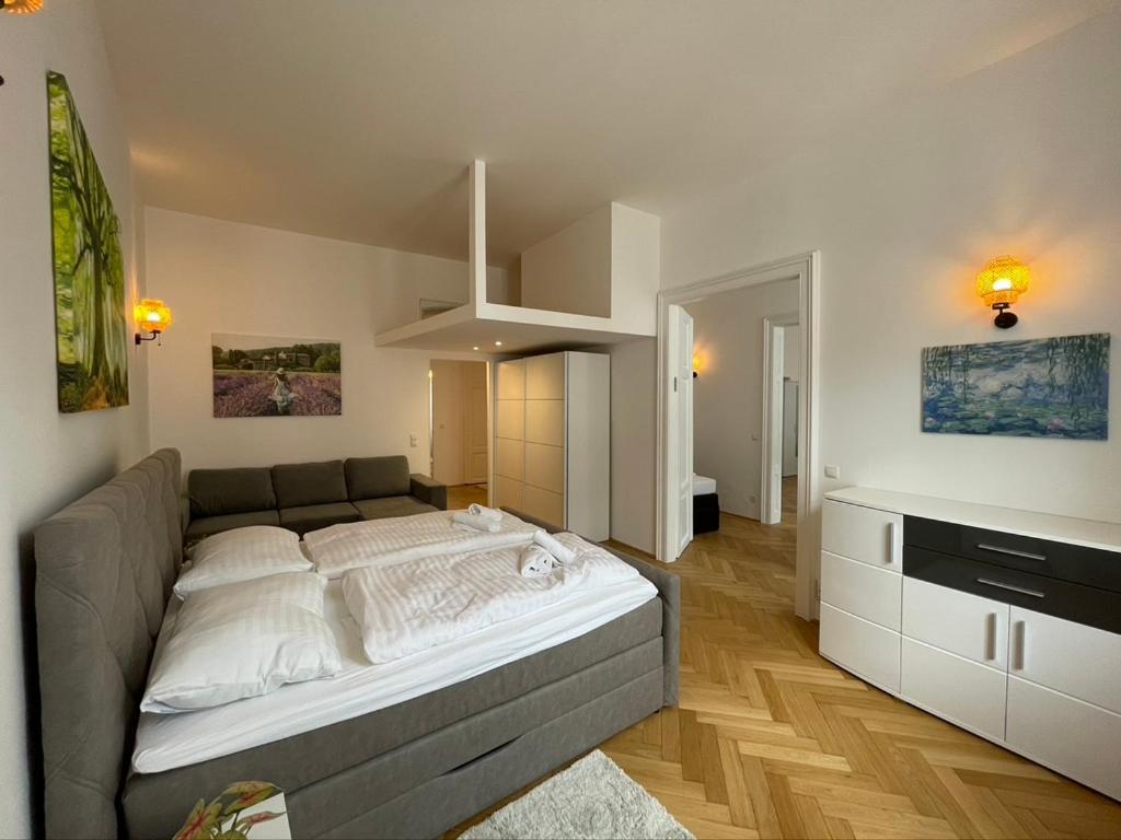 4 Red Star 8 * Wien